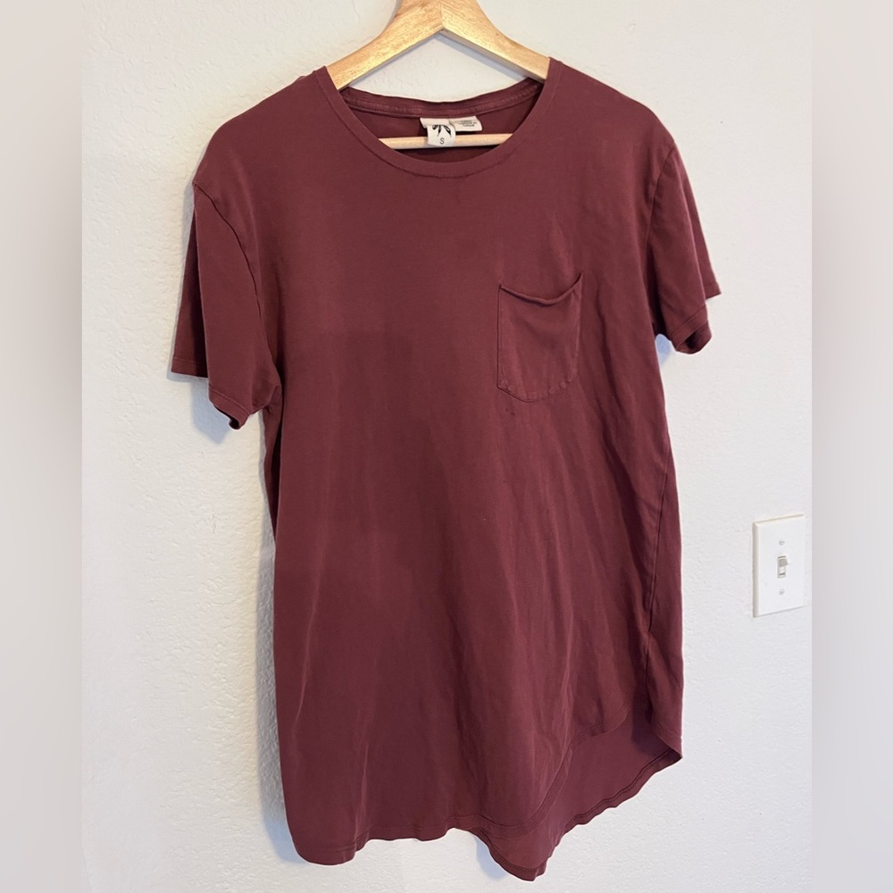 Feathers Urban Outfitters Tee  size small